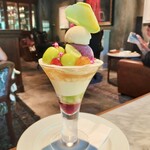 スプラウトカフェ さくら坂 - シャインマスカットと梨のパフェ