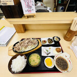 居食屋 旬香 - 焼肉定食
