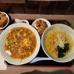 サウスヴィラ - 中華風ビビンバ丼(730円)です。