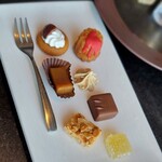 DINING & BAR TABLE 9 TOKYO - 