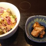 うみからそらへ - 小鉢（カツオの揚げ煮）とサラダ