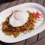 トミーフード - カレー焼きそば・シングル。目玉焼きトッピング♪（￥550）