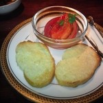 バー・バーンズ - トマトとパルミジャーノレッジャーノを塗ったパン