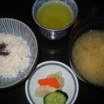 和食もみじ - ご飯、味噌汁、漬物