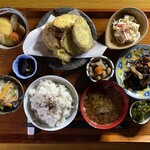 もんぺとくわ - 料理写真:十品目のおふくろ定食