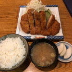 Tonkatsu Yosaku - 特大ロースカツ定食 1705円