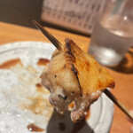 炭焼 おかげさん - 手羽先〜脂の溶け具合、塩味、最高！