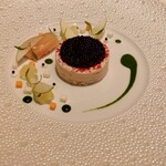 ロオジエ - 毛蟹とキャヴィア。たっぷりのオシェトラキャビアに思わず笑顔になります。キャビアの質も良いですね。