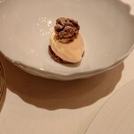 ロオジエ - クルミスフレに添える響21年のアイスクリーム(驚)。むしろコッチが本体という説もwww