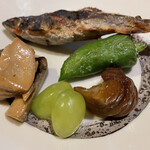 小料理 椿 - 子持ち鮎、えりんぎ、甘長、シャインマスカット、あんず