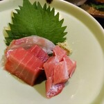 小料理 椿 - お刺身は真鯛、本まぐろ上赤身、中とろ、大とろ。