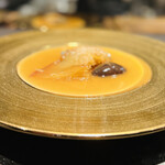 仁修樓 - ◆活けアワビとフカヒレステーキの紅焼煮込み。