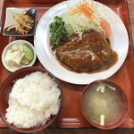 Namban Tei - ハンバーグ(250g ￥800)+定食セット(ご飯、味噌汁、小鉢、漬物 ￥350)