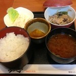 ラガー亭 - ご飯､味噌汁､小鉢3品に・・・