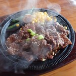 カウベルハウス - 氷室熟成鉄板焼ジンギスカン定食 1,350円(税込)。