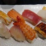 Azuma - 令和4年10月 ランチタイム
                        寿司盛り合わせ定食 1000円