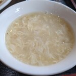 Eikou - たまごスープ
                        見た感じ濃厚系かと思いきや意外にあっさり
                        でもオマケ汁としてはレベル高い