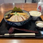 麺処 白樺山荘 - 味噌チャーシューメン1140円+ライス100円=1240円