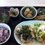 図書館前カフェこころ - 蒸し鶏のにらだれかけ