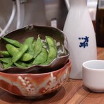 シウマイ堂 正屋 - 蒸し枝豆と熱燗