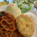 サヤカフェ - ナポリタン&コロッケ ミニライス付き(もち麦ごはんに変更可)