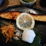 ともんや食堂 - 鮭の塩麹漬焼き定食 1100円