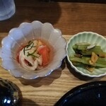 Tomon'Ya Shokudou - トマトマリネ、小松菜といしるのエスニック和え