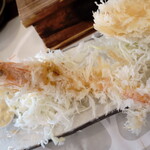 とんかつ 蒼樹 - ”天使のえびフライ”は、頭から尻尾まで全て食べることができます。”何も付けず”と、”タルタルソース”で美味しくいただきました。