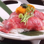 Tsukuba Sansuitei - 特選常陸牛炙り握り寿司