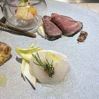 鉄板焼 ステーキ 北野坂 - 帆立にキャビアが乗っている料理