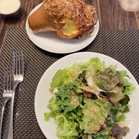 BLT STEAK  ROPPONGI - ポップオーバーとサラダ