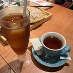 KAISEN MART - アイスウーロン茶 ¥350・紅茶ホット¥350