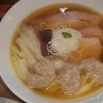 らぁ麺 紫陽花 - 白醤油ワンタン麺　あじたま