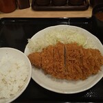 Tonkatu maruya - ロースかつ定食(700円)