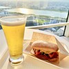 SKY 40 - 生ビールとグリルチキンチャパタ