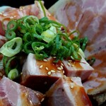 Ramen光鶏 - レアチャー丼のアップ