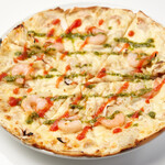 Creamy shrimp and tuna pizza