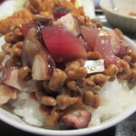 おいしい台所12カ月 - 海鮮納豆をご飯にのせたけど、多くてのり切れない～！