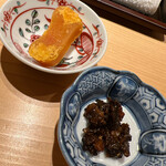 すが弥 - 奥が唐墨。手前が稚鮎の山椒煮です。