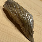 すが弥 - 酢〆した鰯。小骨も溶けています