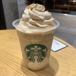 スターバックスコーヒー - コーヒー&クリーム フラペチーノwithコーヒークリームスワールです。（2022年10月）