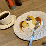 月のひなた - かぼちゃと黒糖のチーズケーキ¥520・コーヒー¥400