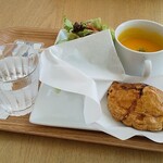 Kafe Ando Shoppu Kyubu - とわだ短角牛とごぼうのビーフパイ