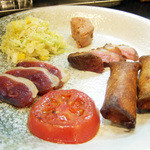 華麗なるカレー - コールスロー、自家製鴨の生ハム、鴨のロースト、トマトのソテー、春巻、フォアグラパテの軽いソテー(4/26夜会)