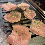 焼肉 肉萬 - 生タン