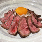 焼肉 肉萬 - なかのオニオンスライスは肉の熱さでで火が通ってうんまいのなんのって