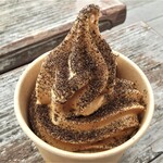 火の茶房 ほうじ屋 - 料理写真:焙じ茶ソフトクリーム¥380