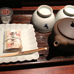 一保堂茶舗 喫茶室 嘉木 - 煎茶「芳泉」のセットです。