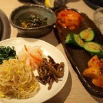 神戸屋 - ナムル&キムチ盛り合わせと自家製ニラキムチ