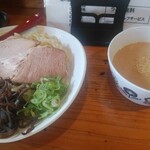 博多ラーメン 亀八 - 豚骨つけ麺